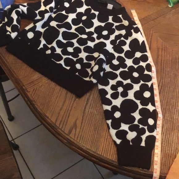 Prwnd H&M divided flowers black and white sweater. Size XS. Good conditioning - Picture 13 of 13